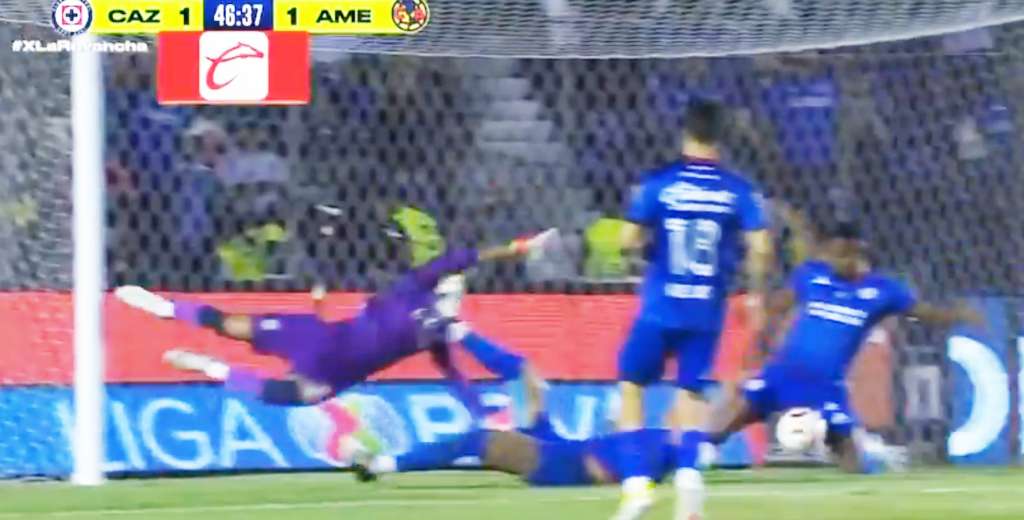 La "bola en la ingle" que salvó al Cruz Azul y evitó el gol del América