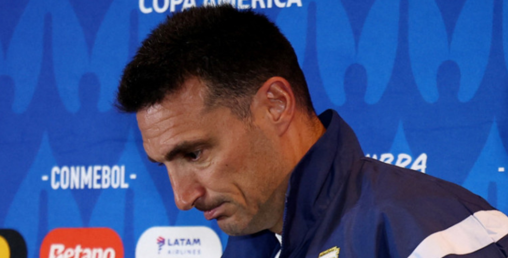 Conmebol cruza a Scaloni: no podrá dirigir contra Perú en Miami