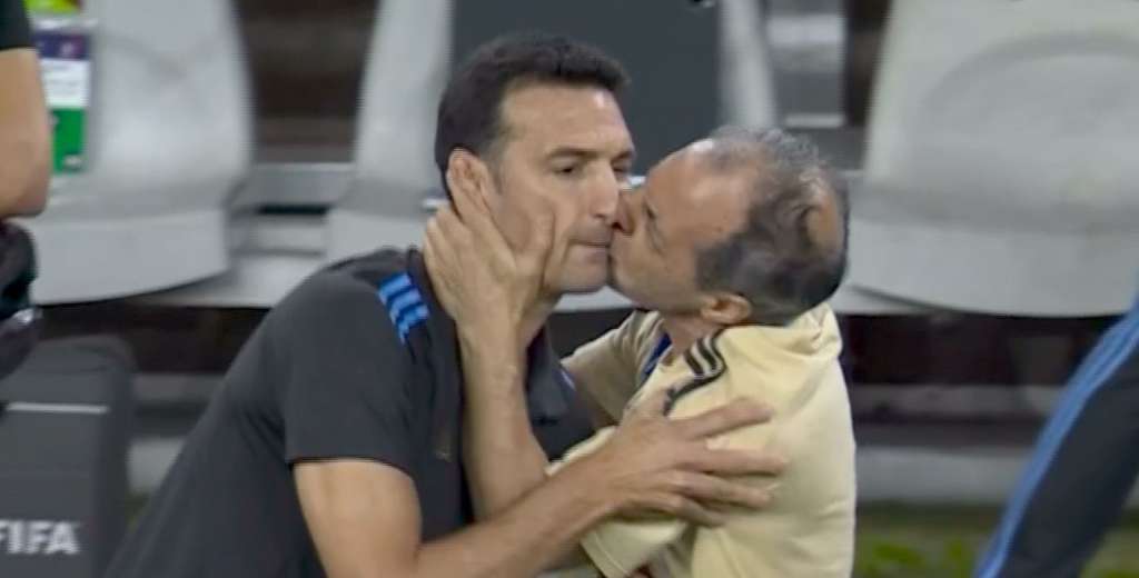 Argentina clasificó y se volvió loco: le dio un beso en la boca a Lionel Scaloni