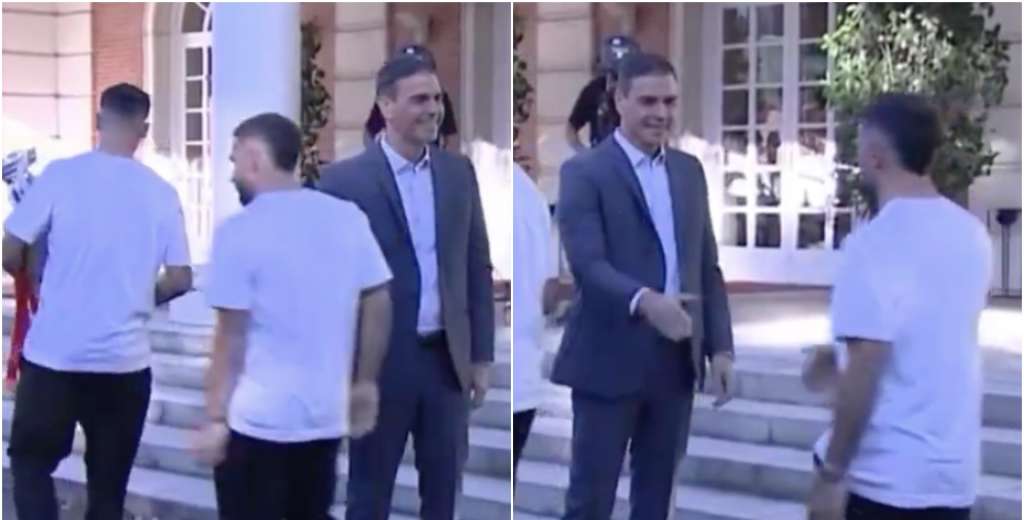 Un escándalo absoluto: la reacción de Carvajal al saludar a Pedro Sánchez...